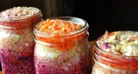 Raw Sauerkraut recipe by @blenderbabes