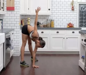 3 One Minute Easy Workouts You Can Do at Home While Blending with @BlenderBabes
