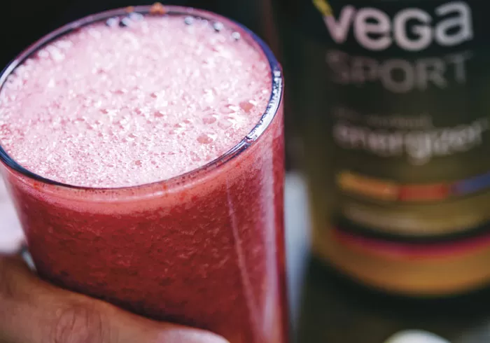 Acai Pre-Workout Energizer Juice Recipe by Ironman triathlete Brendan Brazier via @BlenderBabes #preworkout #juicerecipes #vegarecipes #preworkoutjuice #juice #blenderbabes