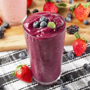 Alton Brown Berry Smoothie Recipe by @BlenderBabes