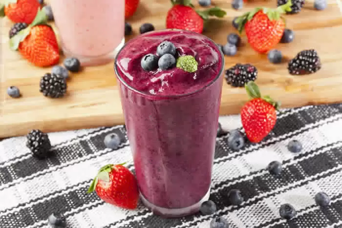 Alton Brown Berry Smoothie Recipe by @BlenderBabes