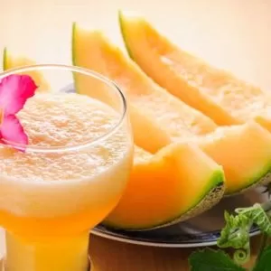 Cantaloupe Craze Smoothie made in your Blendtec or Vitamix blender by @BlenderBabes