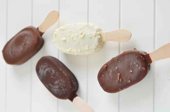 Cashew Banana Chocolate Covered Frozen Ice Pops Recipe from @BlenderBabes