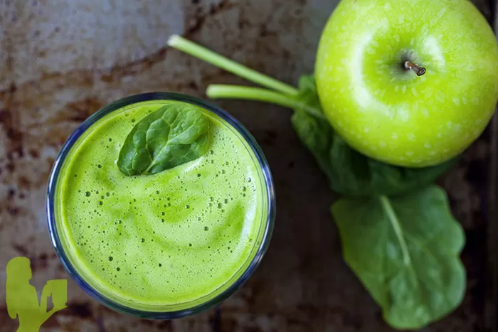 Detox Apple Ginger Green Juice Recipe by @BlenderBabes