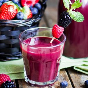 Dr. Oz Berries and Greens Smoothie Recipe from @BlenderBabes