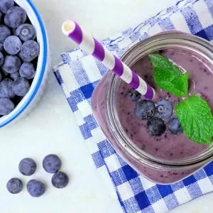 Dr Oz Almond Butter and Jelly Smoothie Recipe via @BlenderBabes