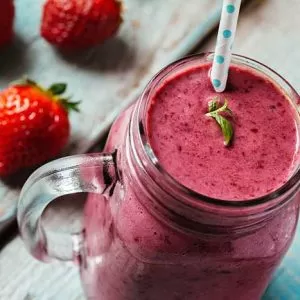 VEGAN COPYCAT JAMBA JUICE BANANA BERRY SMOOTHIE RECIPE