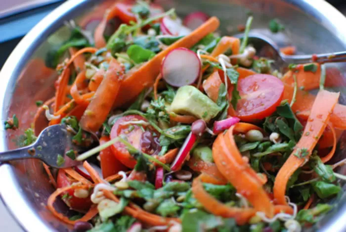 Kimberly Snyder's Oil Free Red Pepper and Cilantro Dressing Recipe in a Blendtec or Vitamix from @BlenderBabes