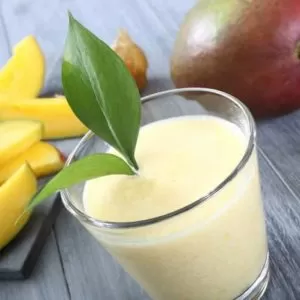 Mango Smoothie made in your Blendtec or Vitamix blender by @BlenderBabes