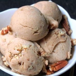 Vegan Butter Maple Pecan Ice Cream by @SimpleVeganista from @BlenderBabes