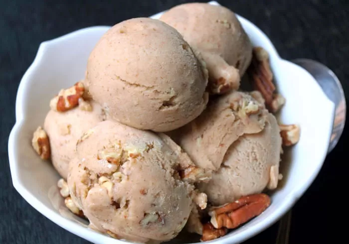 Vegan Butter Maple Pecan Ice Cream by @SimpleVeganista from @BlenderBabes