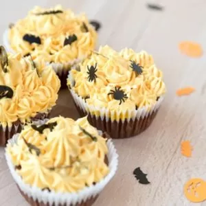 Halloween Gluten-free vegan mini chocoloate cupcakes with pumpkin spice frosting via @BlenderBabes