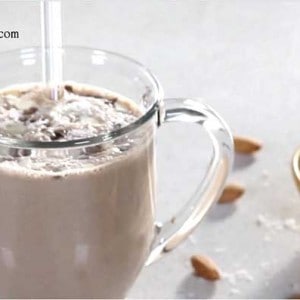 Almond Joy Protein Smoothie by @BlenderBabes Elise Joan