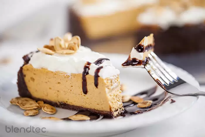 Reduced Calorie Pumpkin Cheesecake & Gingersnap Crust Recipe by @BlenderBabes