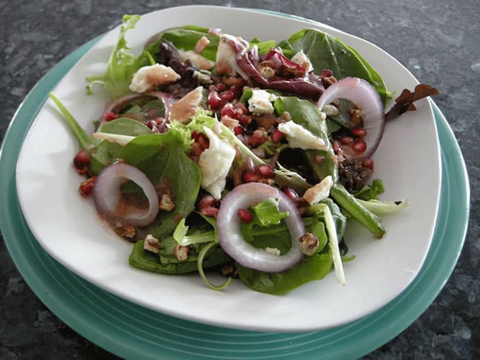 Red White and Blue Balsamic Vinaigrette Dressing from @BlenderBabes