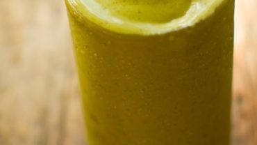 Secret Ingredient Matcha Shake Smoothie via @BlenderBabes