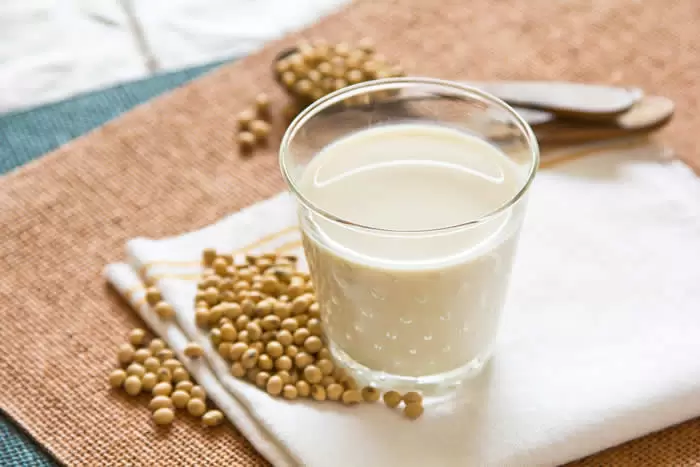Soy Milk Recipe Quick & Easy (Fresh Soy Milk)