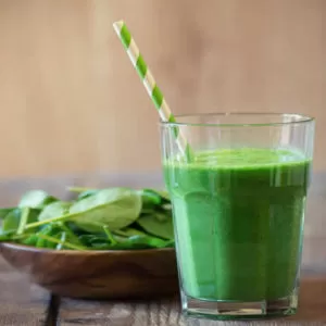 Super Kid Friendly Banana Green Smoothie with your Blendtec or Vitamix blender by @BlenderBabes