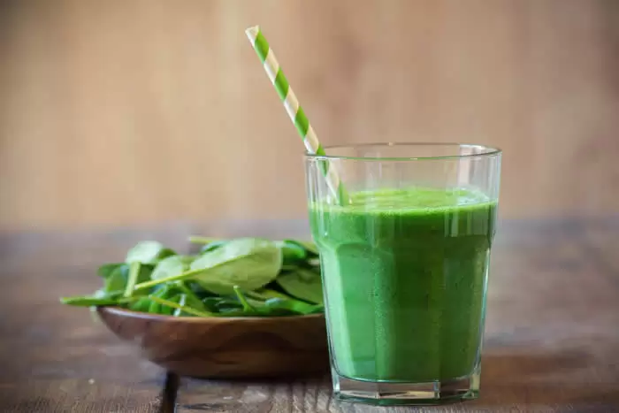 Super Kid Friendly Banana Green Smoothie with your Blendtec or Vitamix blender by @BlenderBabes
