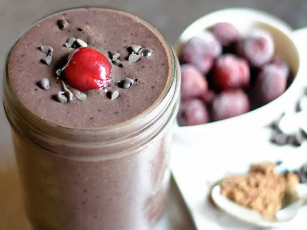 Chocolate cherry Vega One smoothie recipe by @BlenderBabes