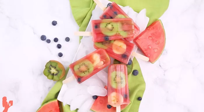 Watermelon Popsicles Recipe with Fruit via @BlenderBabes #watermelonpopsicles #watermelonrecipes #popsiclerecipes #snacksforkids #blenderbabes