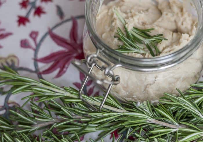 White Bean Rosemary Dip made in your Vitamix or Blendtec by @BlenderBabes