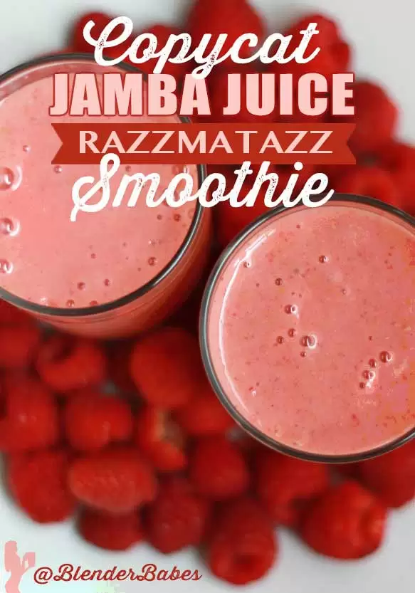 Copycat Jamba Juice Razzmatazz Smoothie by @BlenderBabes #smoothierecipe #jambajuicesmoothie #razzmatazzsmoothie #blenderbabes