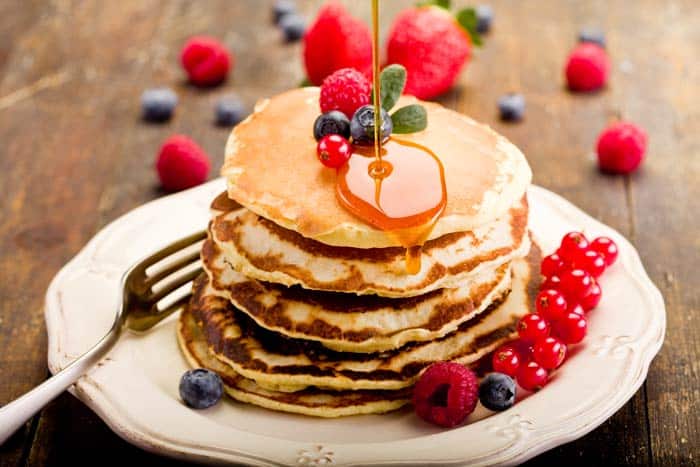 Quick Pancakes from Scratch via @BlenderBabes #pancakes #easypancakes #healthypancakes #breakfast #blenderbabes