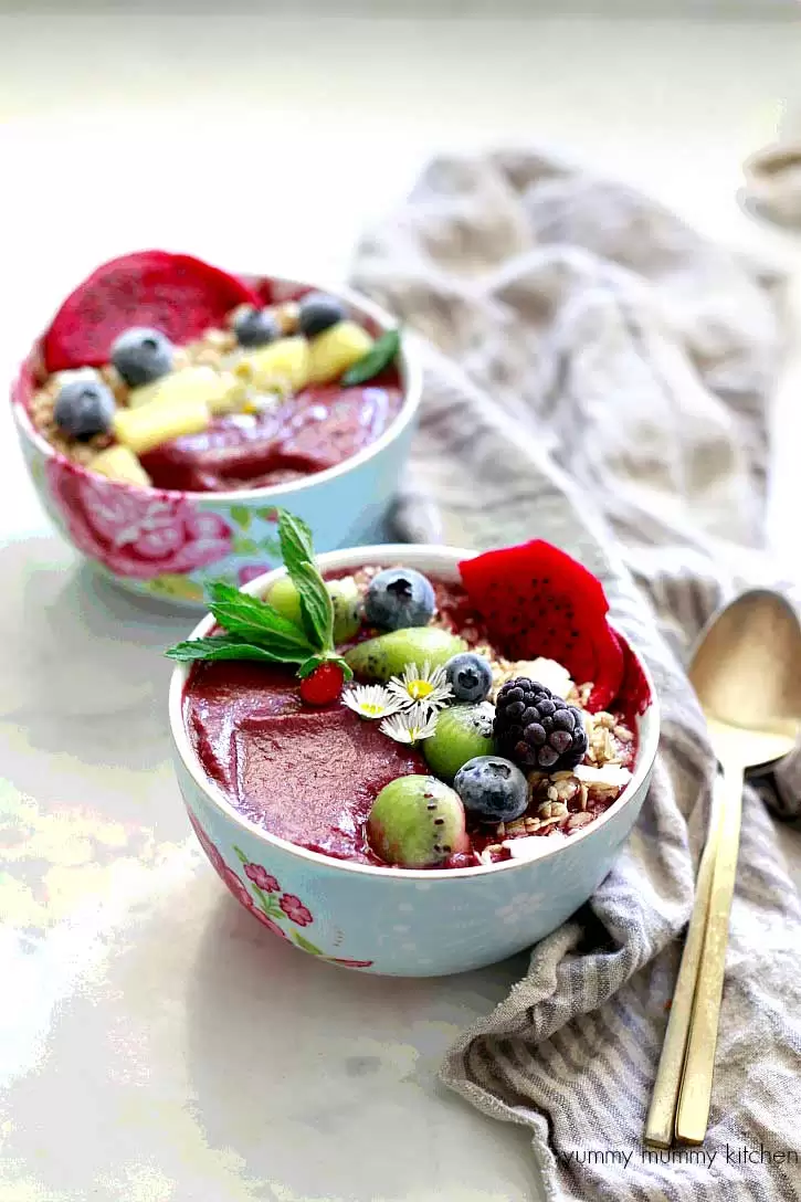 Tropical Acai Bowl - Smoothie Bowl