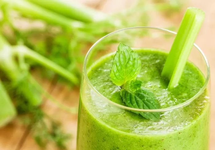 Migraine Cure Green Juice Recipe by @BlenderBabes  #migrainecure #greenjuice #blenderrecipes #greenjuicerecipes #blenderbabes