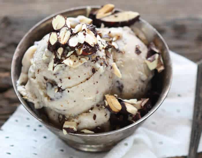 Swiss Almond Dairy Free Ice Cream Recipe from @BlenderBabes